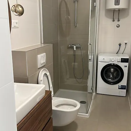 Znjan Beachfront Luxury Beautiful New With Garden Jacuzzi And Sauna 斯普利特