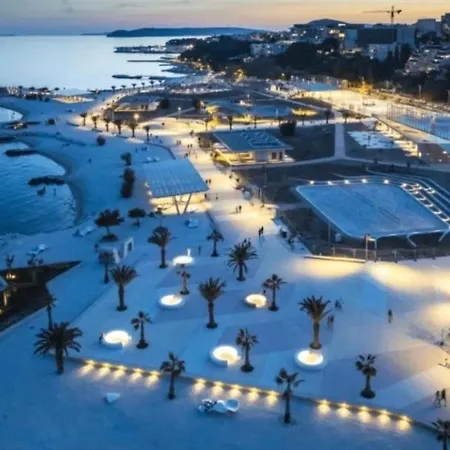 Znjan Beachfront Luxury Beautiful New With Garden Jacuzzi And Sauna * Split