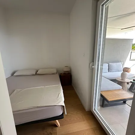 Vila 5 Luxury Garden Spa Suite - Znjan - By The Beach