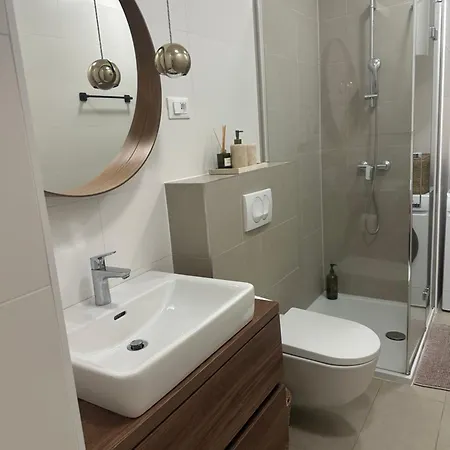 Vila 5 Luxury Garden Spa Suite - Znjan - By The Beach *